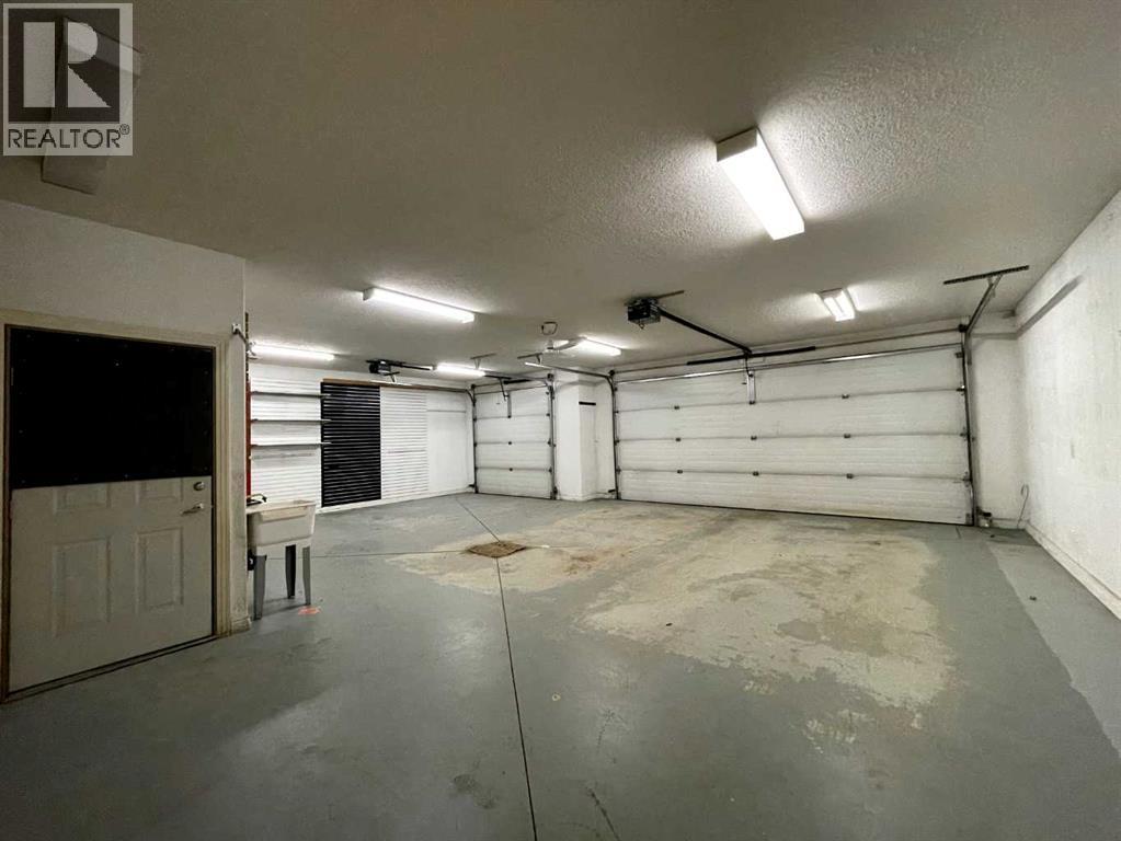 5 Caribou Close Property Photo 4