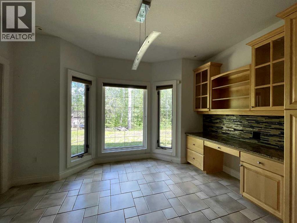 5 Caribou Close Property Photo 9
