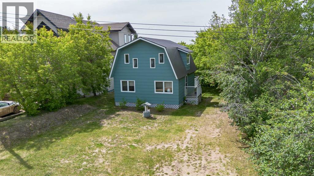 19 4 Street Property Photo 1