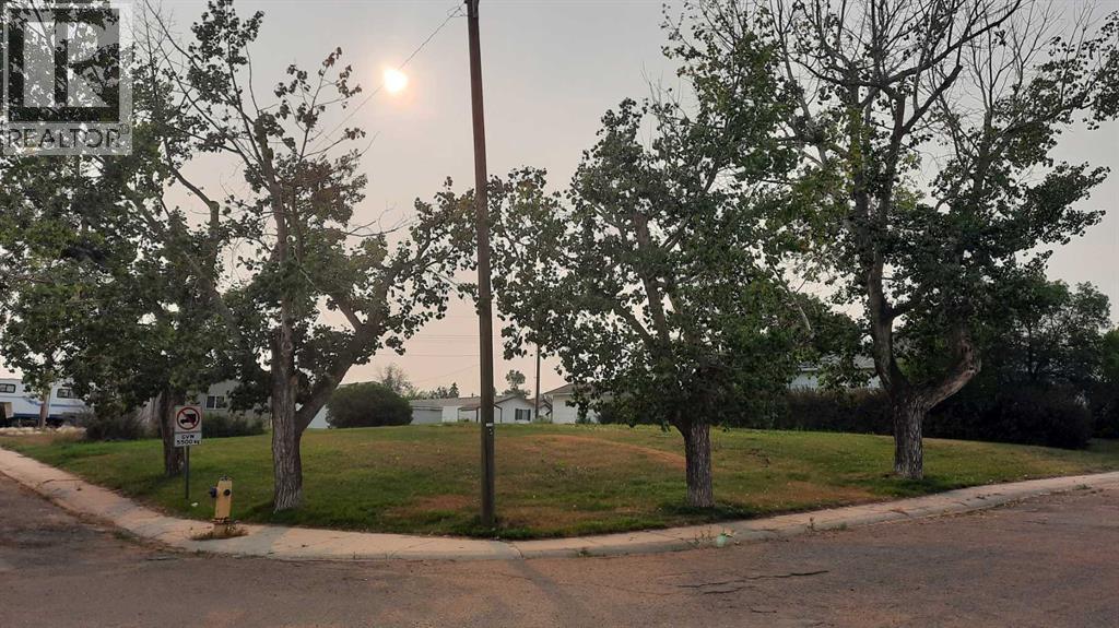 114 Railway Avenue S Property Photo 1