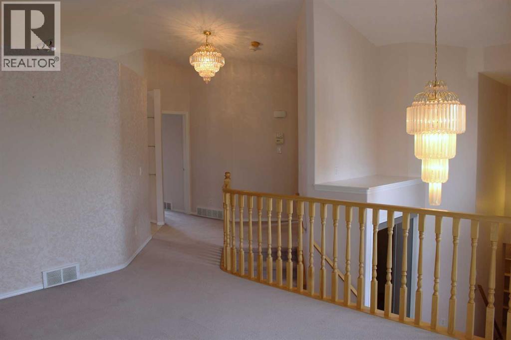 71 Park Place W Property Photo 9