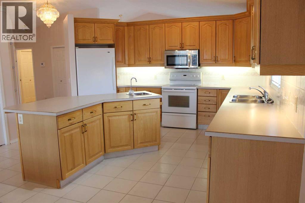 71 Park Place W Property Photo 12