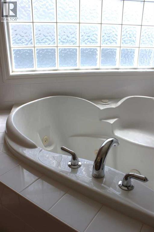 71 Park Place W Property Photo 23