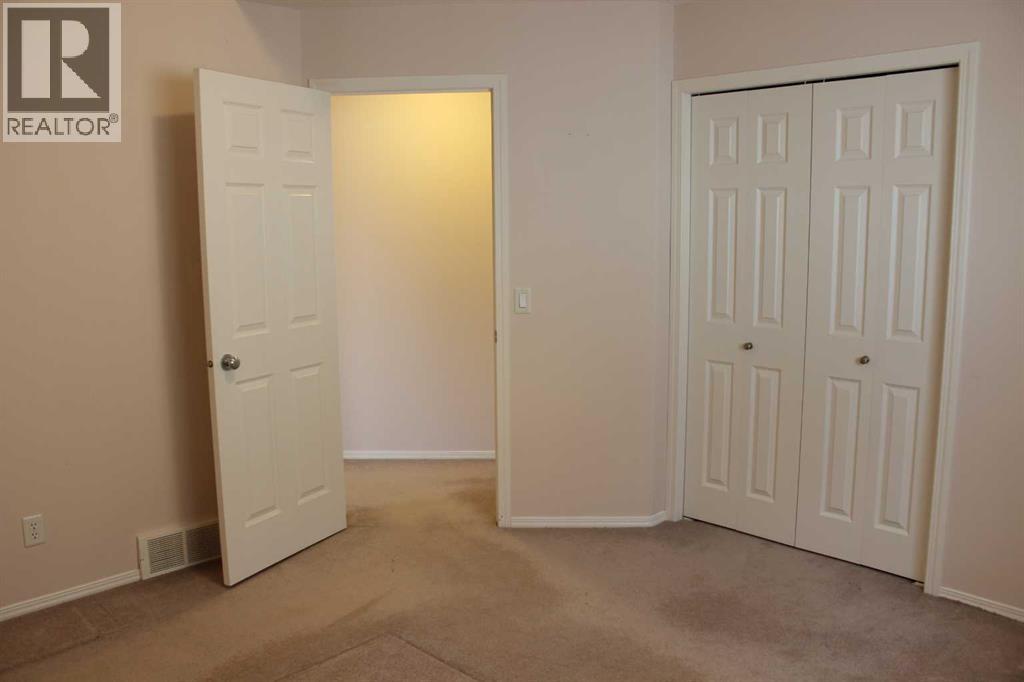 71 Park Place W Property Photo 31