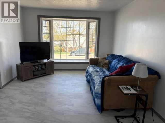 4418 54 Avenue Property Photo 6