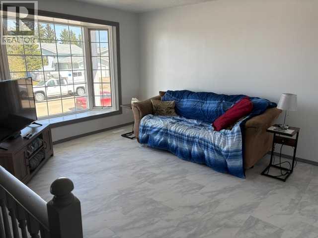 4418 54 Avenue Property Photo 8