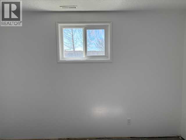 4418 54 Avenue Property Photo 38