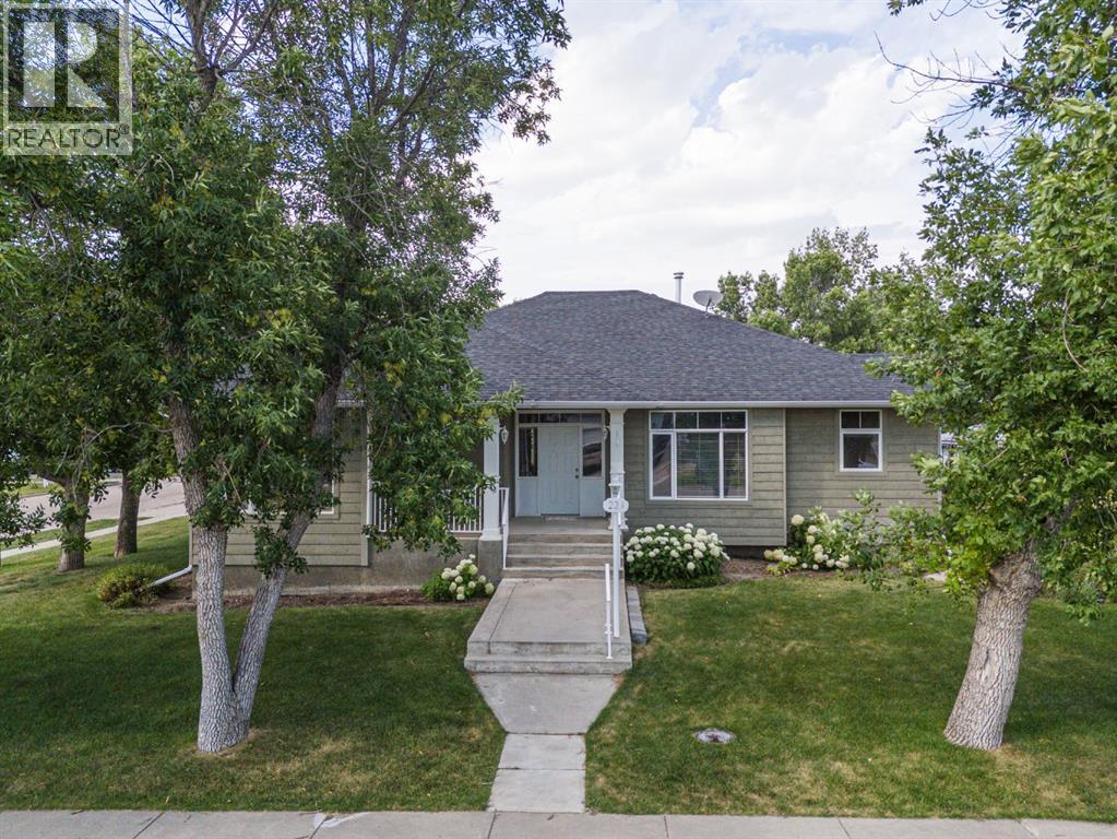 224 52 Avenue W Property Photo 1