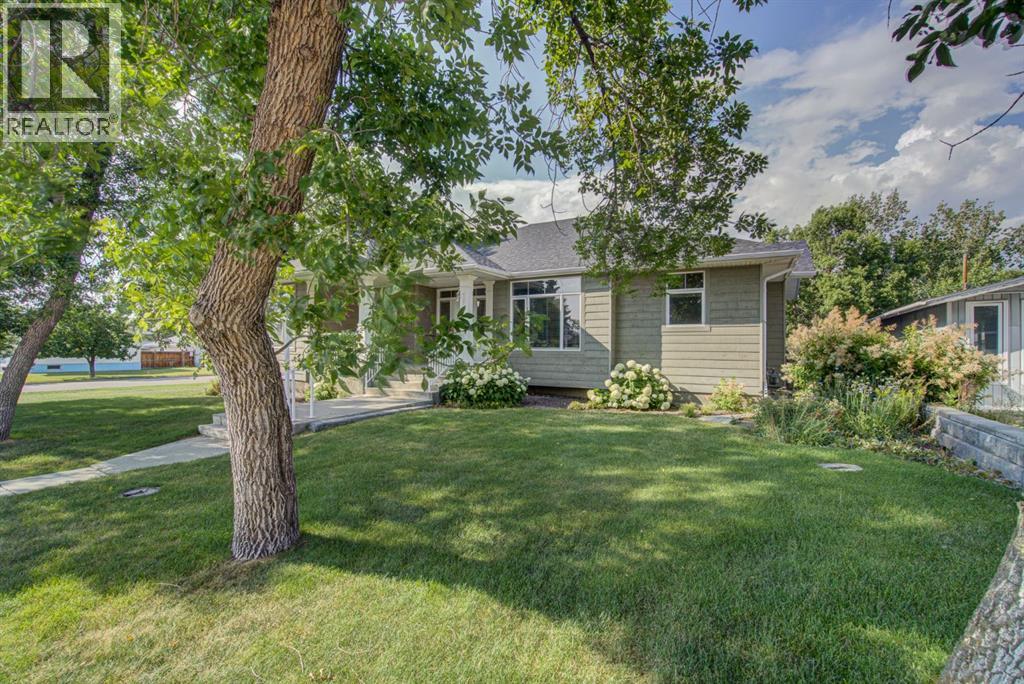 224 52 Avenue W Property Photo 2