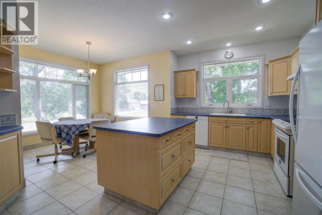224 52 Avenue W Property Photo 6