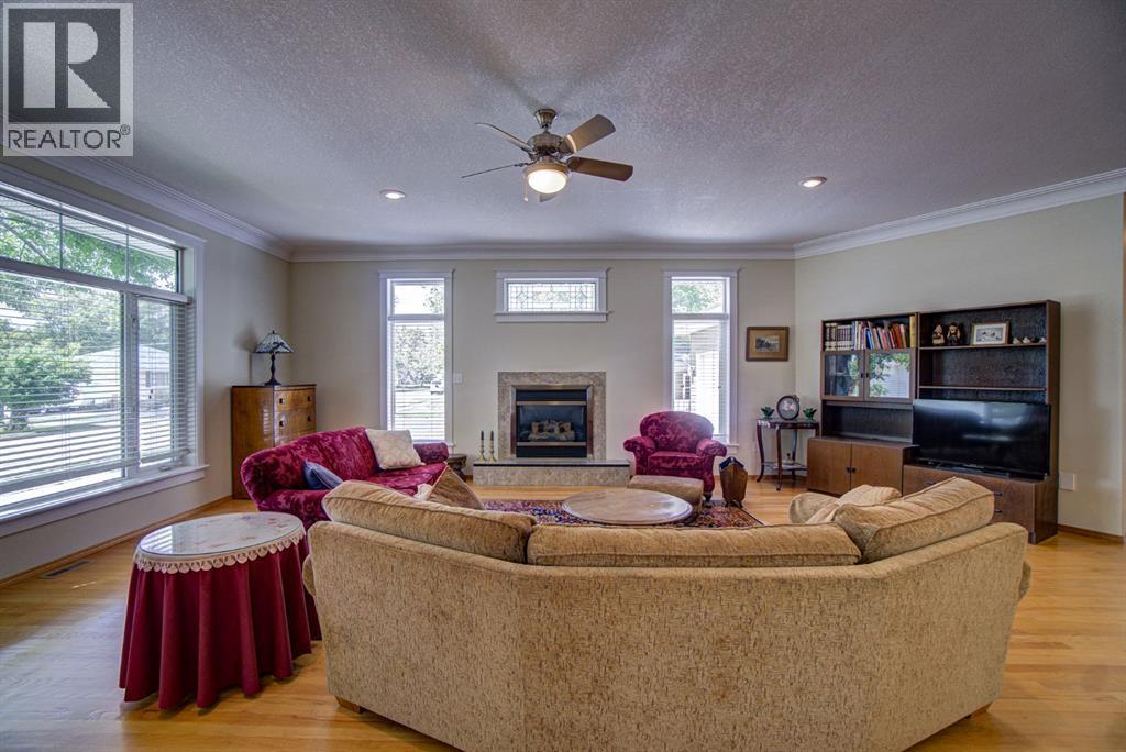 224 52 Avenue W Property Photo 18