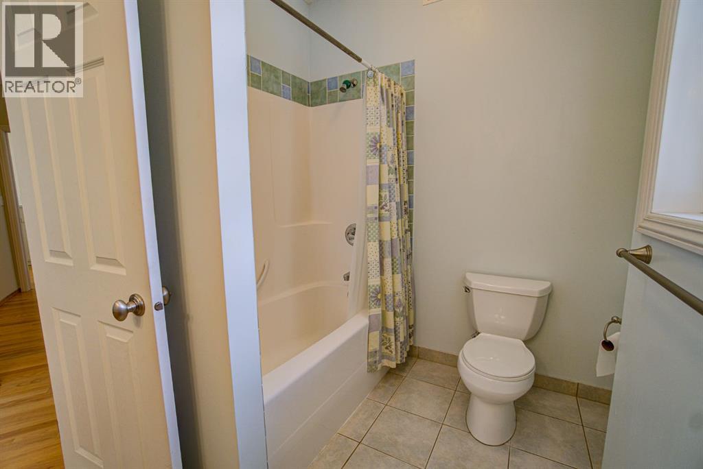 224 52 Avenue W Property Photo 20