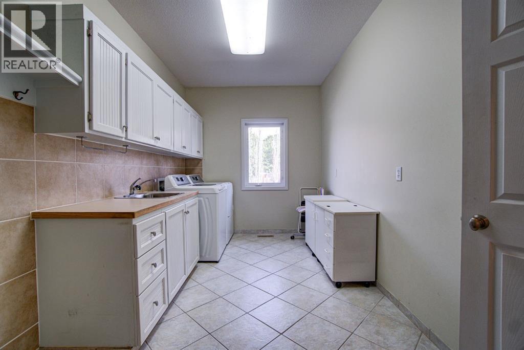 224 52 Avenue W Property Photo 22