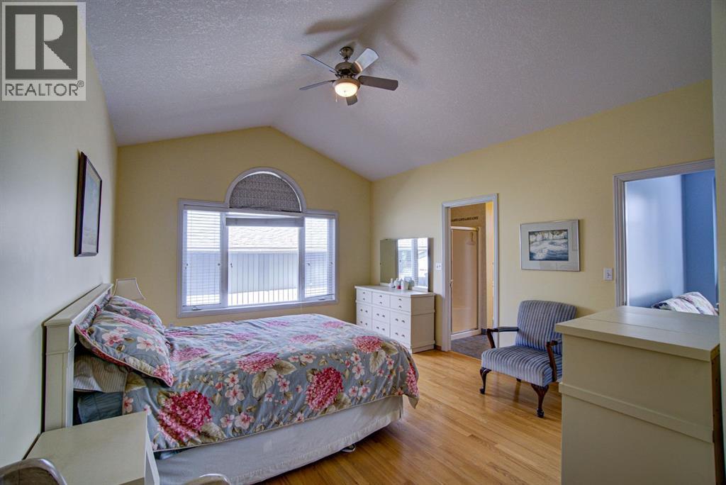 224 52 Avenue W Property Photo 26