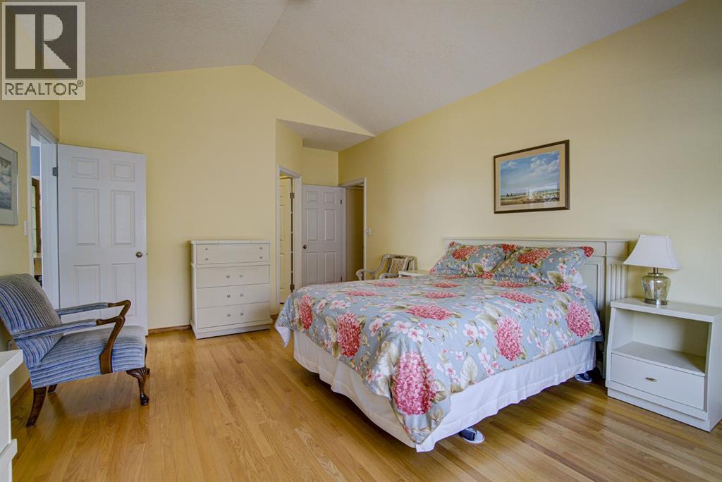 224 52 Avenue W Property Photo 27