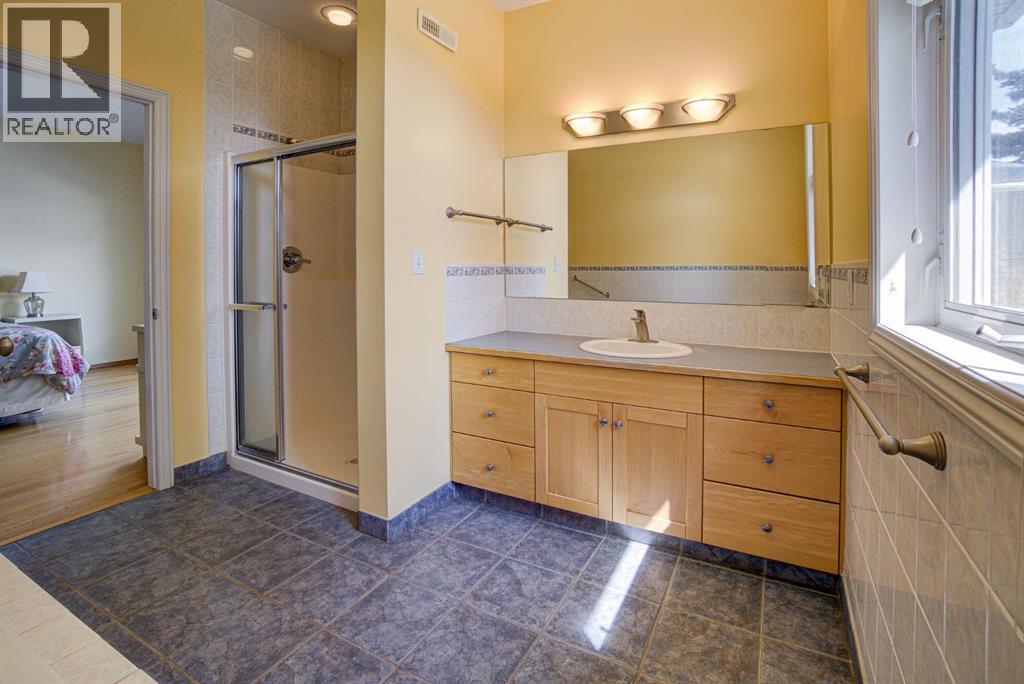 224 52 Avenue W Property Photo 32