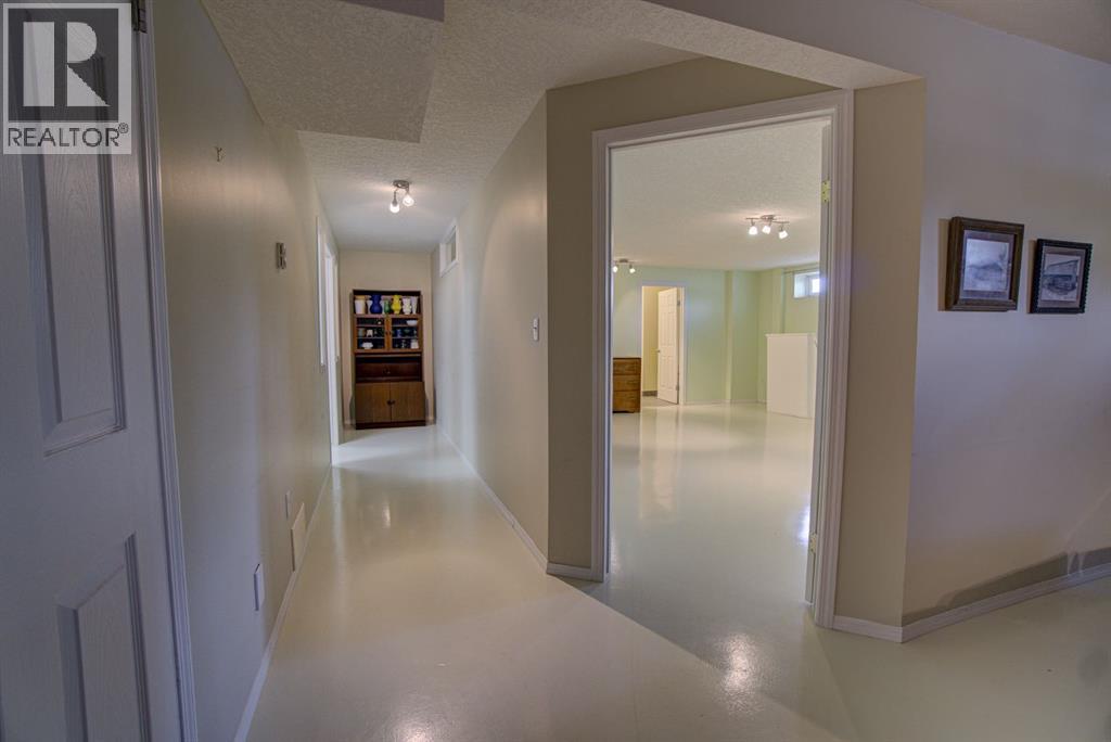 224 52 Avenue W Property Photo 40