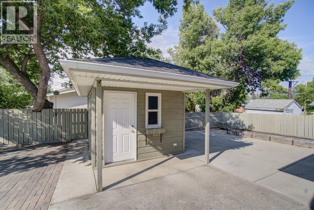 224 52 Avenue W Property Photo 43