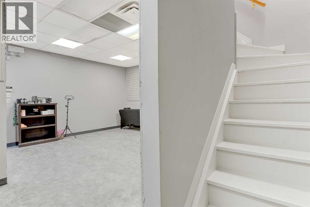 9802 97 Avenue Property Photo 12
