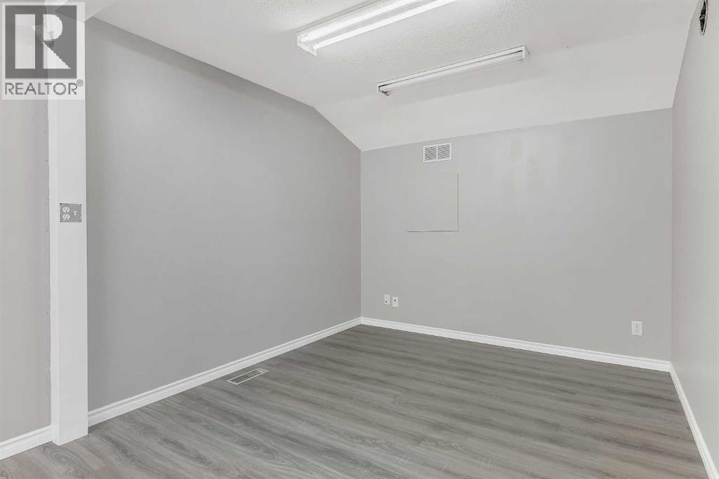 9802 97 Avenue Property Photo 14