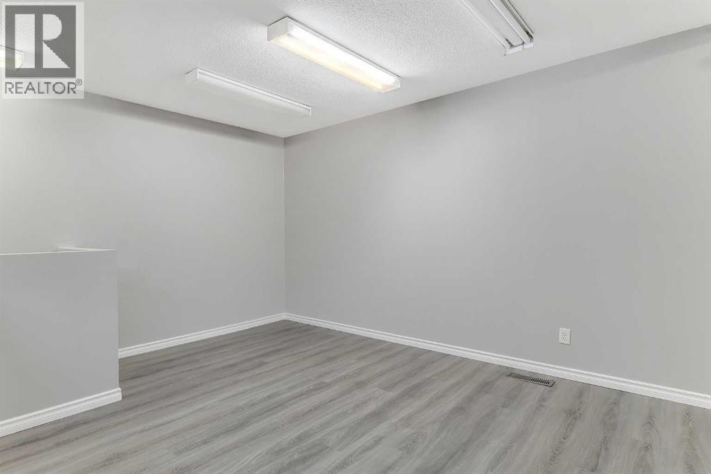 9802 97 Avenue Property Photo 15