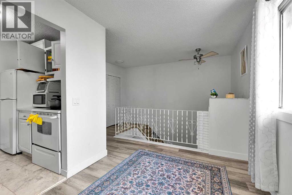 4543 7 Avenue Southeast Property Photo 3