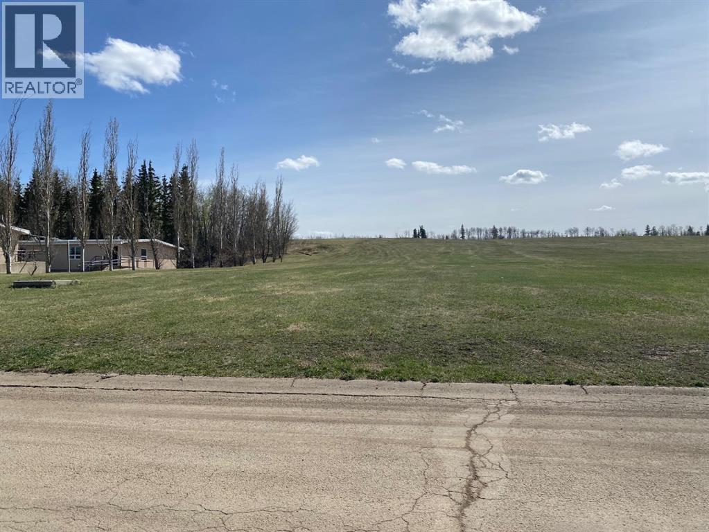 5310 44 Avenue Property Photo 2