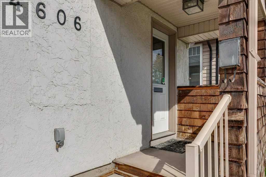 4606 48 Avenue Property Photo 4