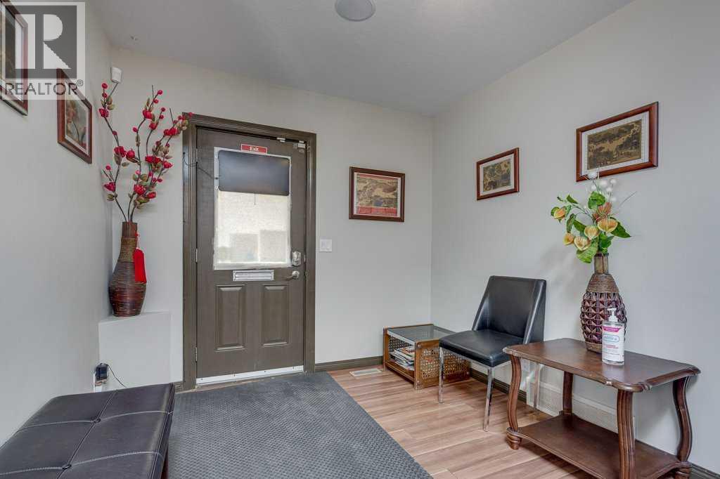 4606 48 Avenue Property Photo 6