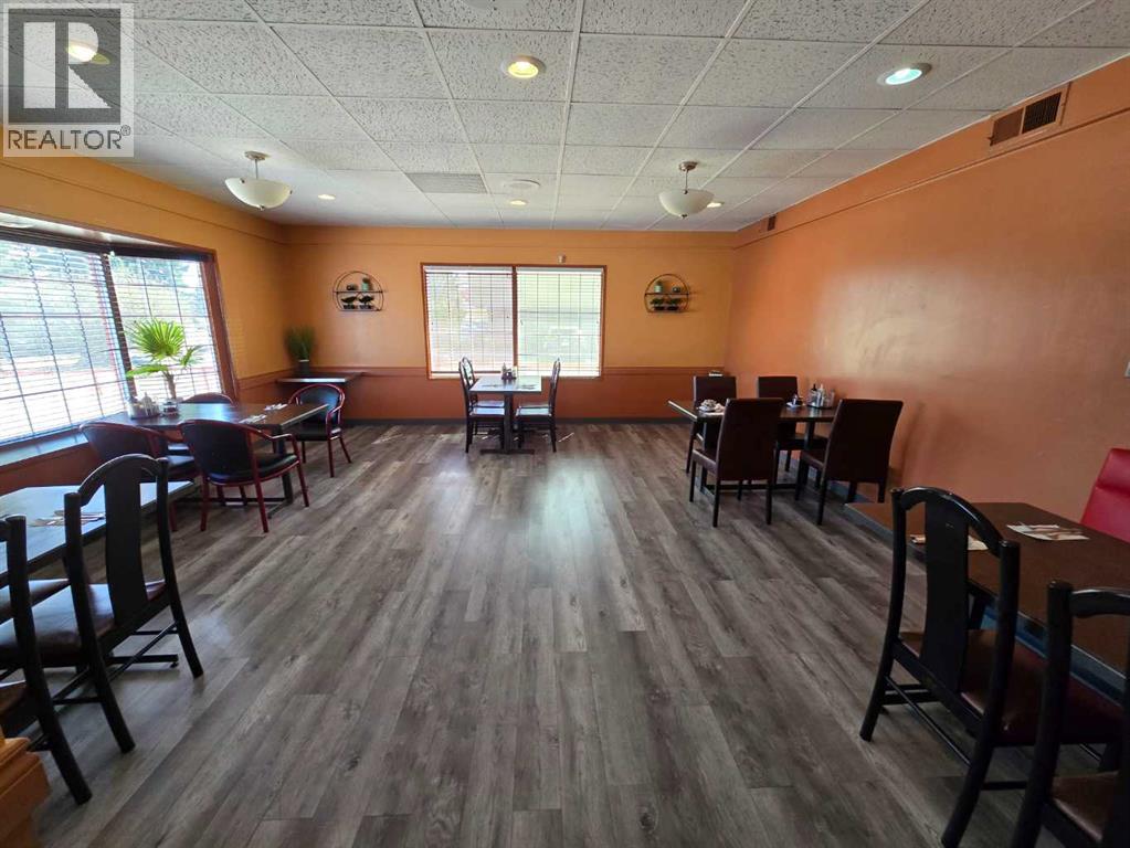 6712 50 Avenue Property Photo 15
