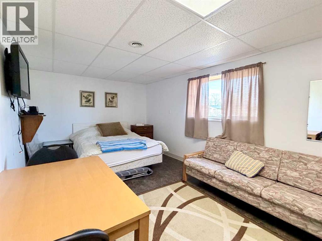 4706 50 Street Property Photo 5
