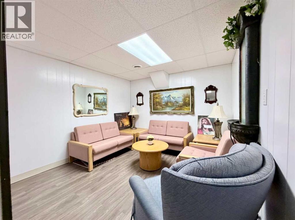 4706 50 Street Property Photo 10