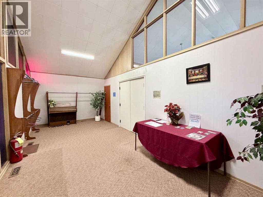 4706 50 Street Property Photo 14