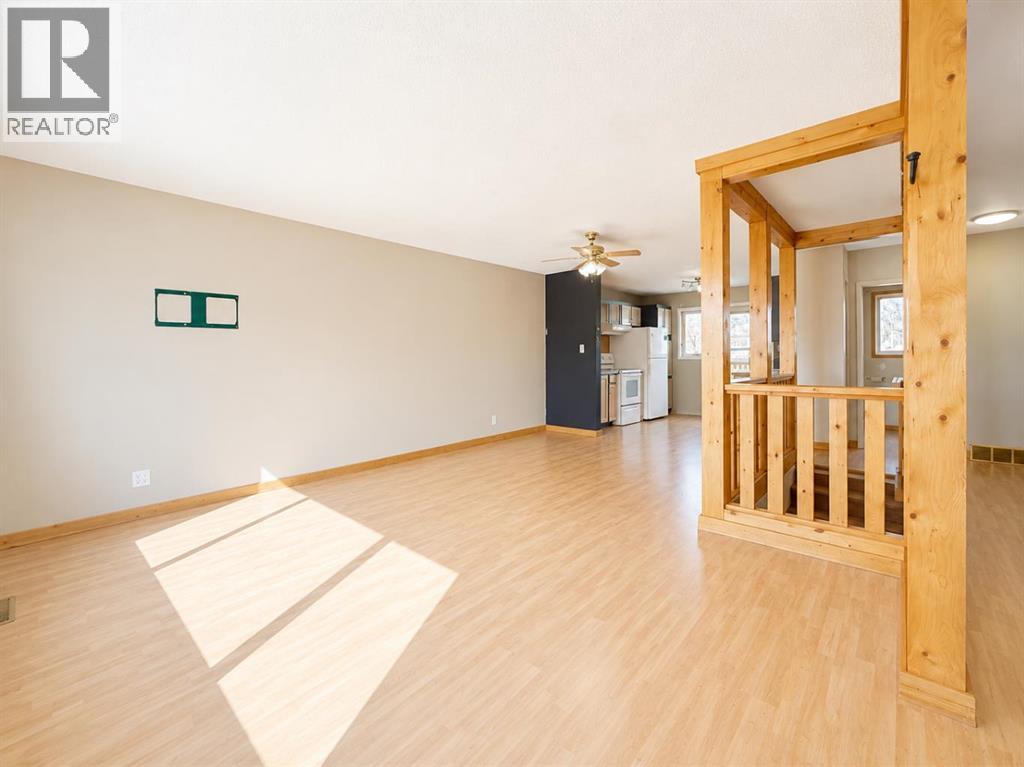 5015 Day Street Property Photo 3
