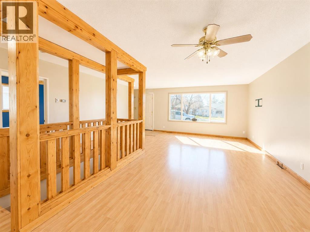 5015 Day Street Property Photo 4
