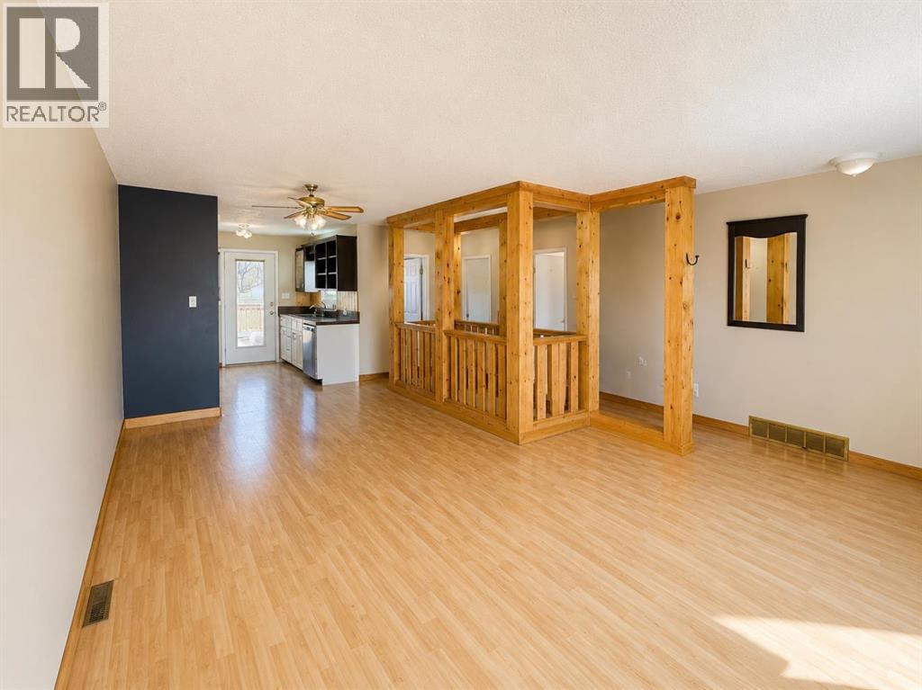 5015 Day Street Property Photo 5
