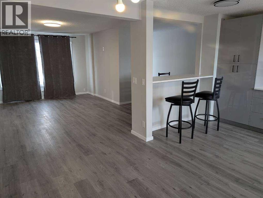 1106 39 Street Se Property Photo 5
