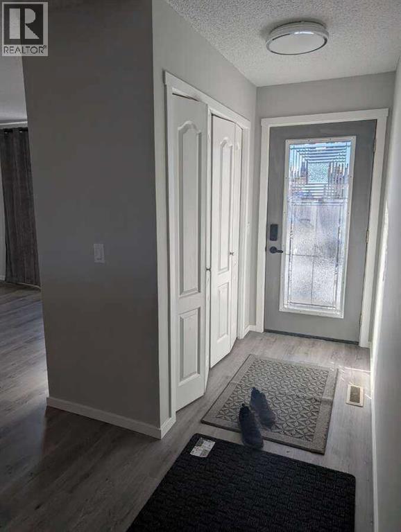 1106 39 Street Se Property Photo 9