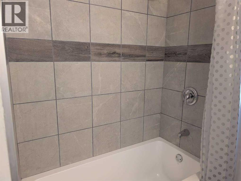 1106 39 Street Se Property Photo 12