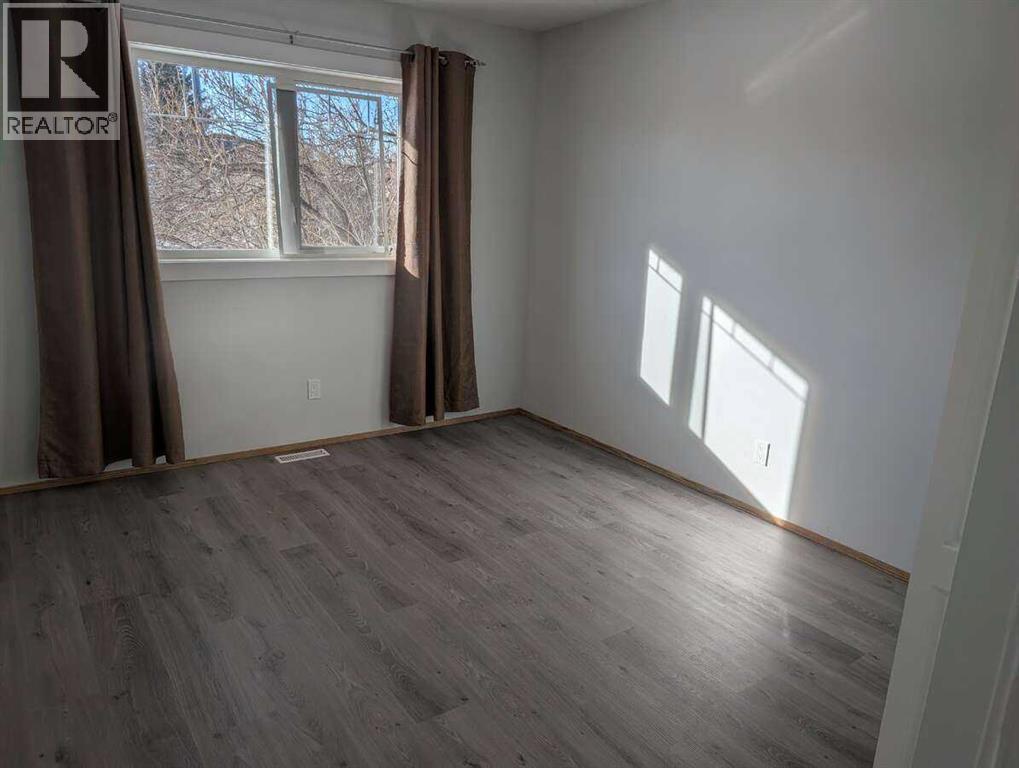 1106 39 Street Se Property Photo 16