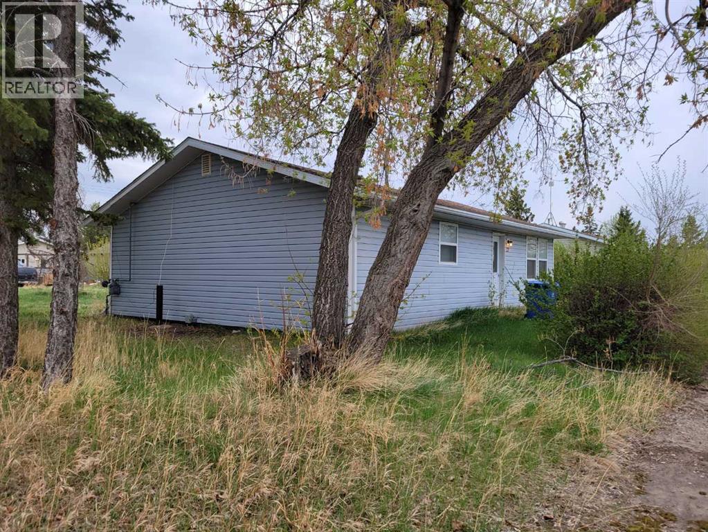 320 7 Avenue Northeast Property Photo 1