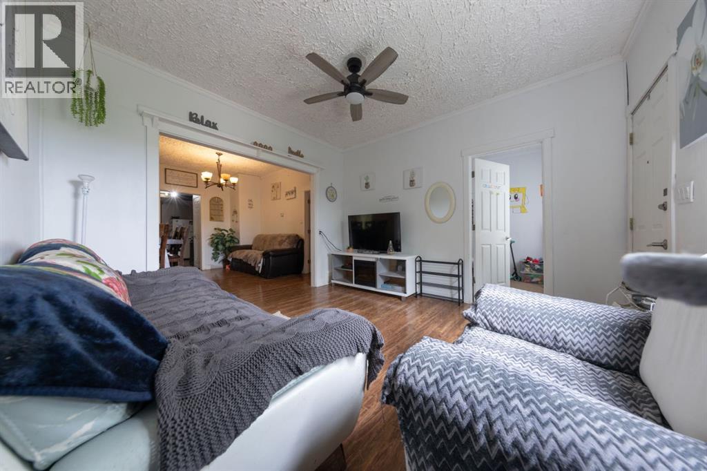 5620 49 Avenue Property Photo 2