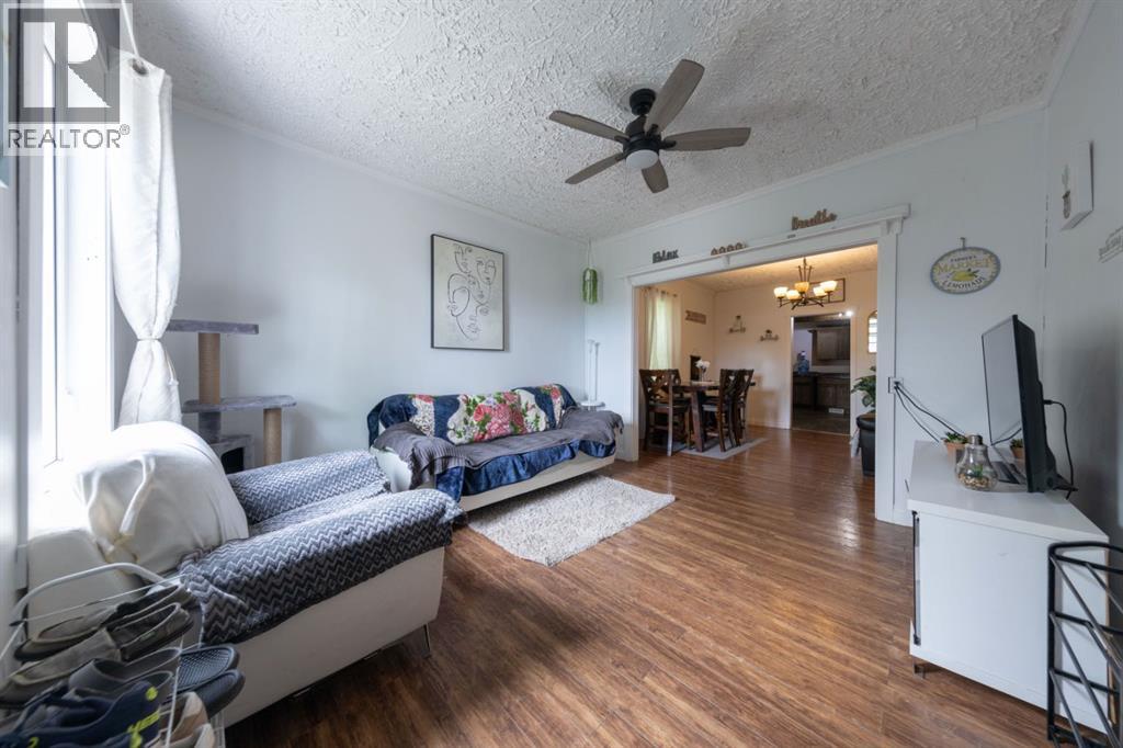 5620 49 Avenue Property Photo 3