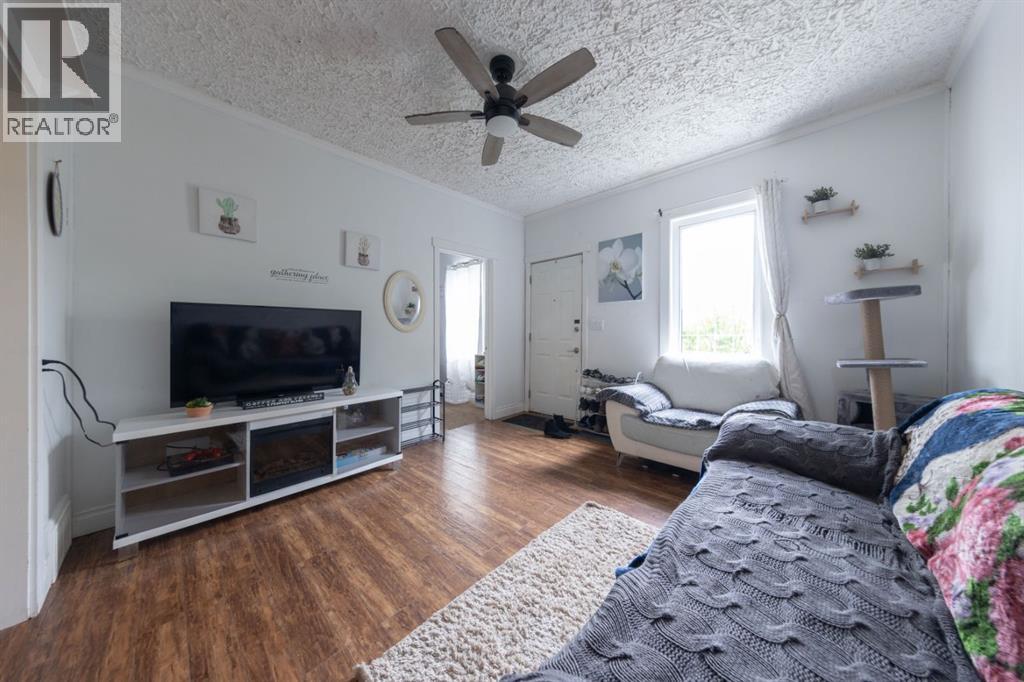 5620 49 Avenue Property Photo 4