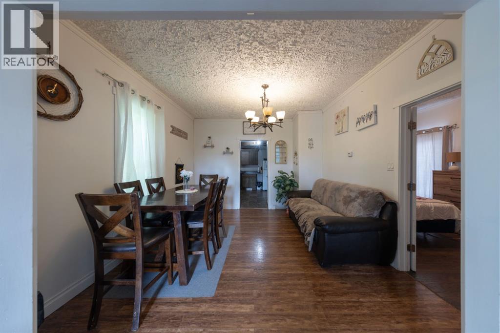 5620 49 Avenue Property Photo 5