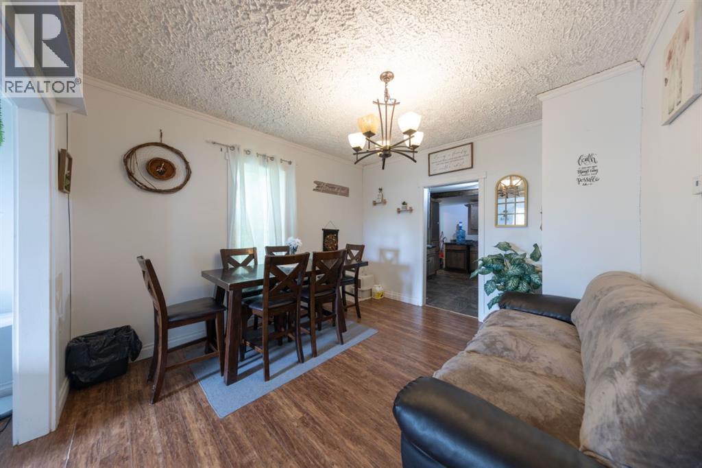 5620 49 Avenue Property Photo 6