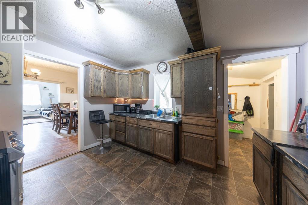 5620 49 Avenue Property Photo 8