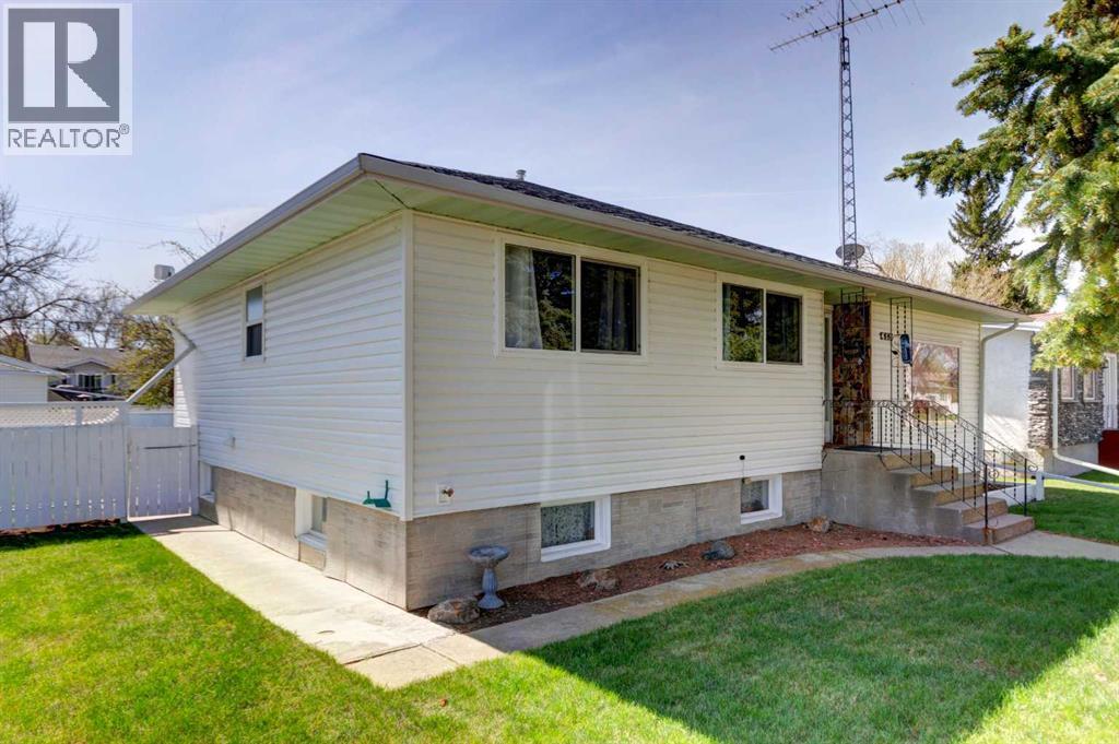 419 2 Street N Property Photo 3
