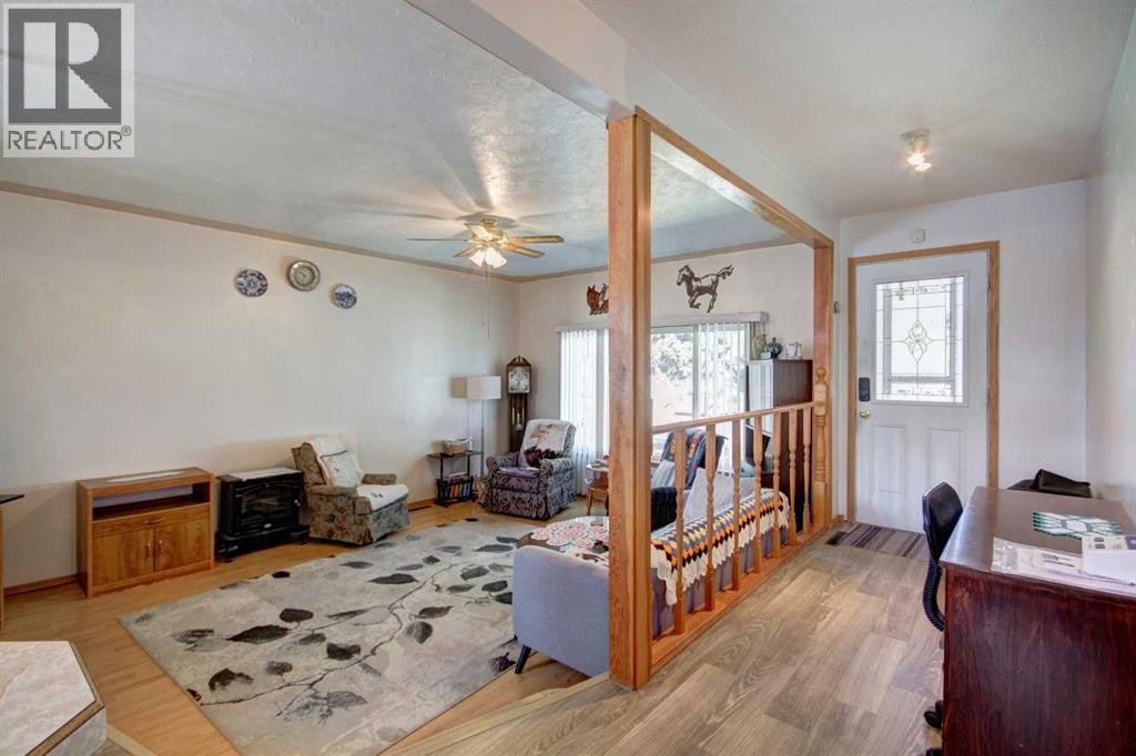 419 2 Street N Property Photo 4