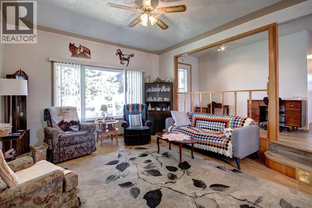 419 2 Street N Property Photo 6